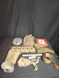 lot 9 image: Military lot World War I and II Items