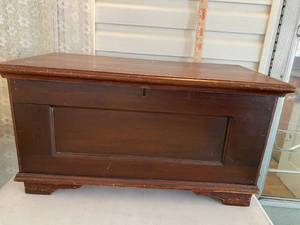 lot 73 image: Small Wood BoxLid