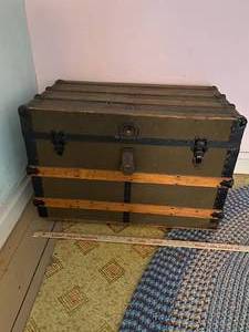 lot 66 image: Vintage Trunk