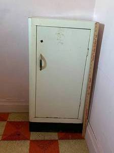 lot 75 image: Small White Metal Cabinet