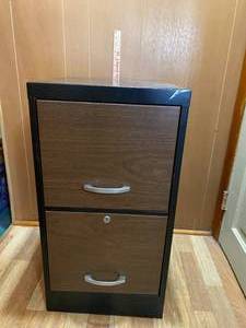 lot 78 image: 2 Drawer File Cabinet