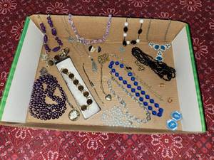 lot 94 image: Turquois and others Assorted Costume Jewelry