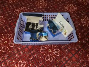 lot 98 image: Avon Assorted Jewelry