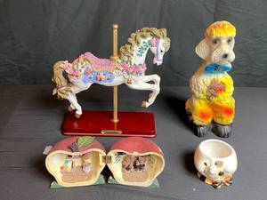 lot 113 image: Lot of Decor 2