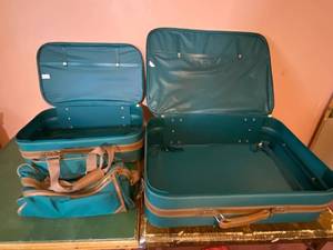 lot 116 image: 3 Piece Luggage Set