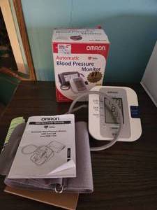 lot 132 image: Automatic blood pressure monitor working.