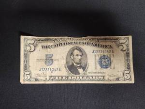 lot 8B image: $5 Five Dollar Bill 1934A Silver Certificate