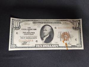 lot 8C image: Crisp with some blemishes 1929 10$ Ten Dollar Note Federal Reserve Bank Philadelphia Red Seal