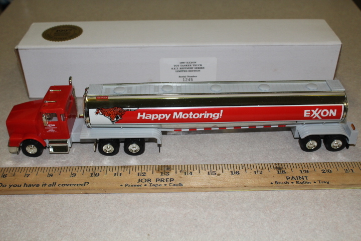 lot 7 image: 1997 Exxon Refinery Edition Tanker - Limited Edition - NIB