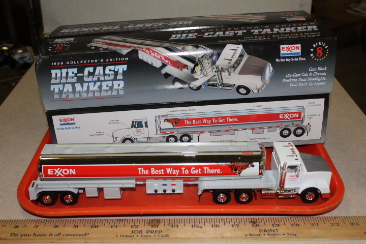 lot 10 image: 1999 Exxon Collectors Edition Die-Cast Tanker - NIB