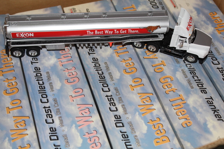 lot 19 image: 2000 Exxon Premier Die Cast Collectible Tanker - NIB