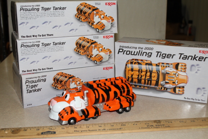 lot 21 image: 2000 Exxon Prowling Tiger Tanker - NIB