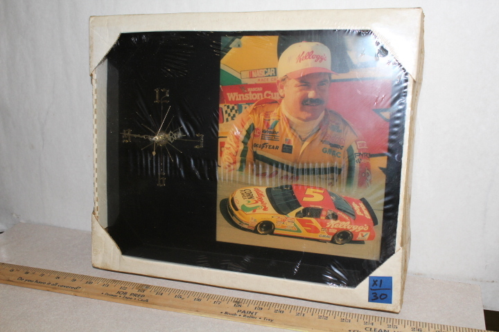 lot 30 image: Clock - Terry Labonte #5 Nascar
