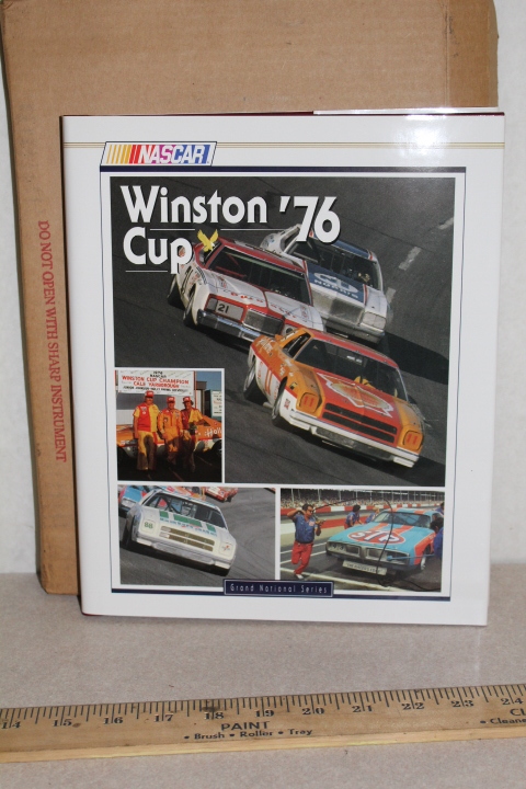 lot 43 image: Year Book - Nascar Winston Cup 1976
