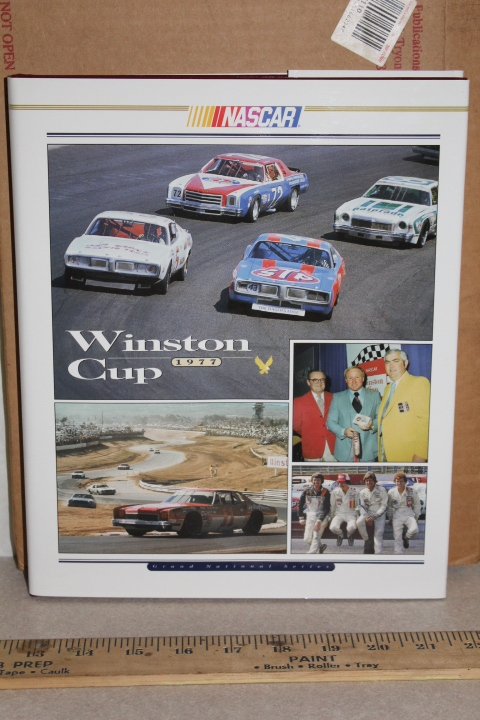 lot 44 image: Year Book - Nascar Winston Cup 1977