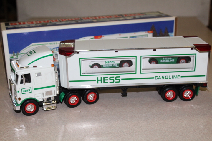 lot 63 image: 1997 HESS Truck - NIB
