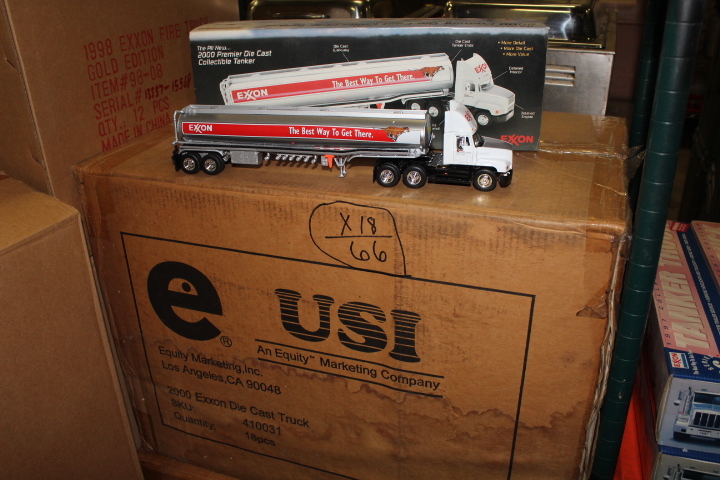 lot 66 image: 2000 Exxon Premier Die Cast Collectible Tanker - NIB