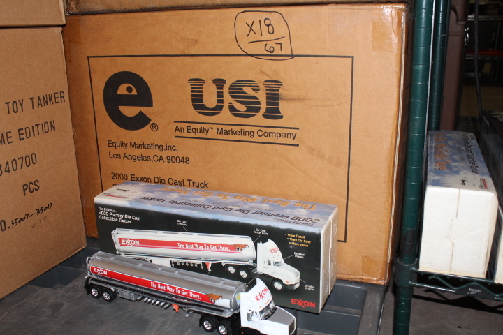 lot 67 image: 2000 Exxon Premier Die Cast Collectible Tanker - NIB