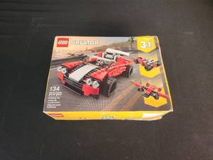 lot 34 image: Lego Set 31100 Sports Car New