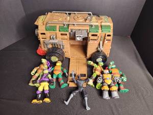 lot 46 image: Teenage Mutant Ninja Turtles toy lot