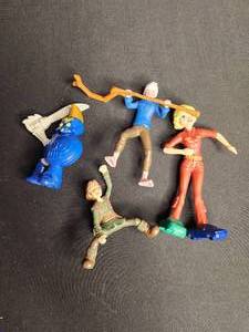 lot 48 image: lot of 4 toy figures