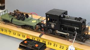 lot 145 image: Lionel No. 41 United States Army Transportation Corps Switcher Engine & Lionel U.S. Army Flat Car with 185mm Howitzer Cannon Load