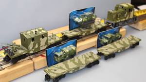 lot 149 image: U.S. Army Camouflage Yard Switcher Locomotive & U.S. Army Flat Car   With camouflage add ons