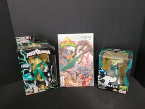 lot 31 image: lot of 2 green ranger figures Figure Zero Ban Dai and Issue # 1 Mighty Morphin Power Rangers
