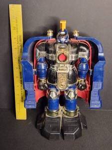 lot 28 image: Power Rangers Zeo Deluxe Auric The Conqueror Zord With Key No Sword 1996 Bandai