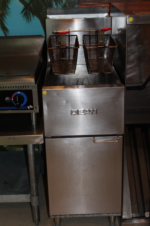 lot 8 image: Dean 40lb fryer