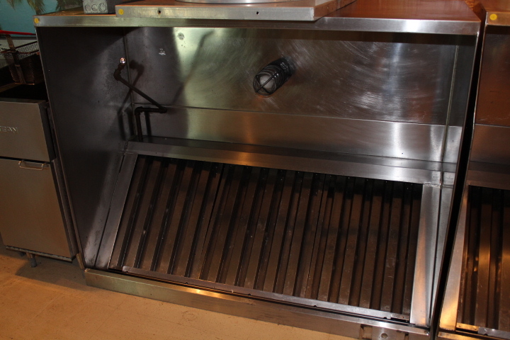 lot 10 image: 5 stainless steel exhaust hood