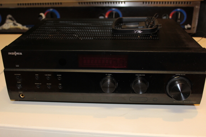 lot 33 image: AMFM Stereo Receiver