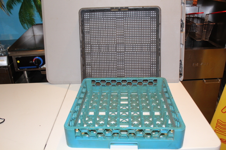 lot 40 image: dish washer racks
