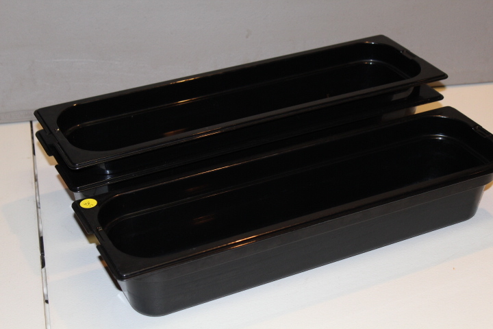 lot 46 image: Half size long pans