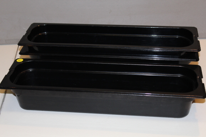 lot 47 image: Half size long pans