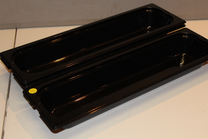 lot 48 image: Half size long pans