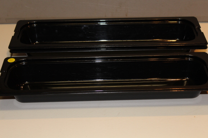 lot 49 image: Half size long pans