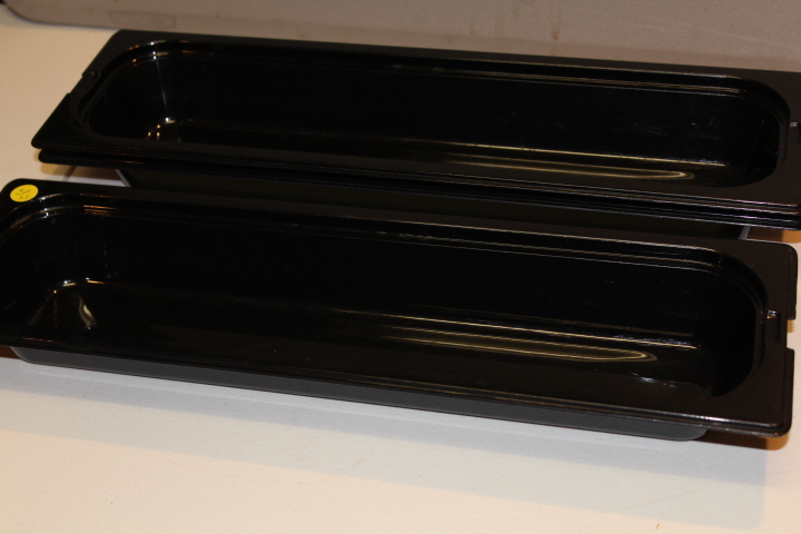 lot 50 image: Half size long pans