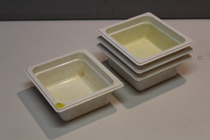 lot 56 image: 16  insert pans