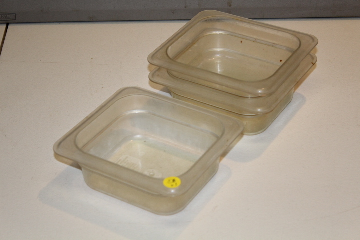 lot 58 image: 16  insert pans