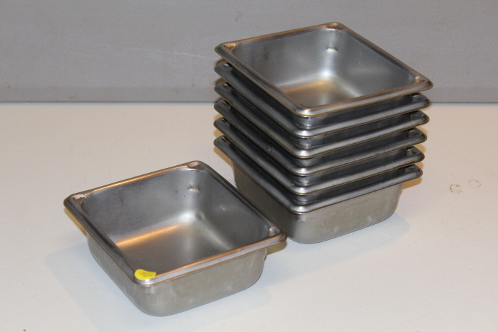 lot 61 image: 16 insert pans