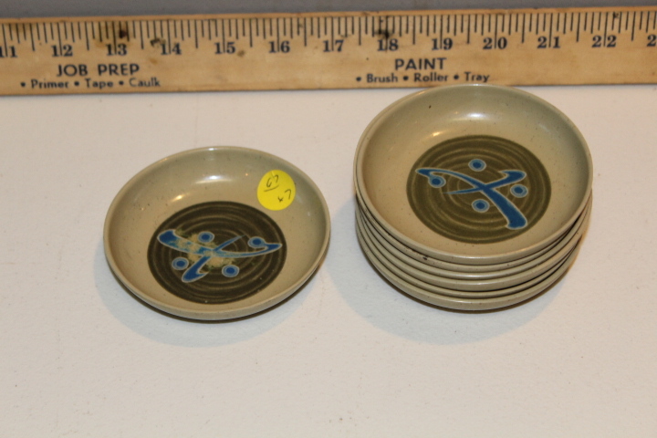lot 67 image: Sauce plate