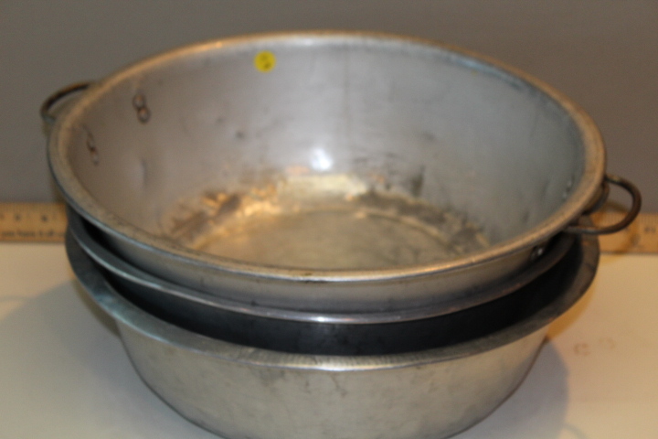 lot 76 image: Large mixing bowls