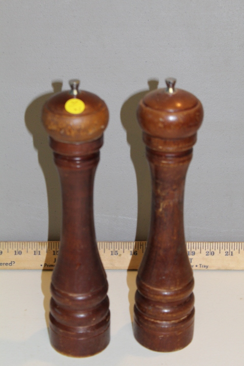 lot 78 image: pepper mills