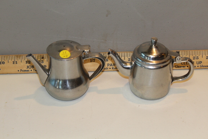 lot 79 image: Creamers