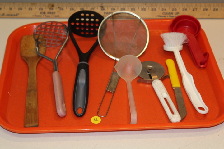 lot 80 image: utensil lot