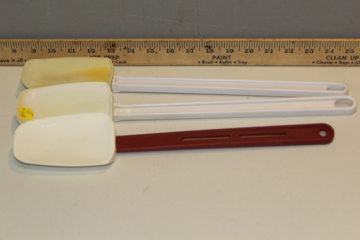 lot 84 image: Spatulas
