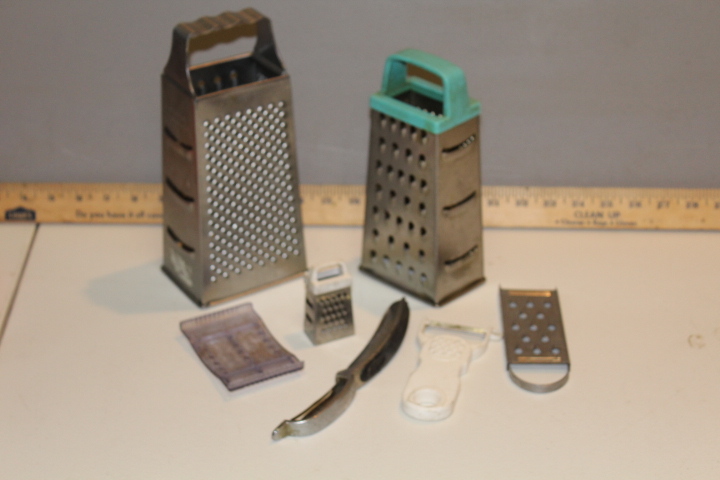 lot 103 image: Graters and shavers