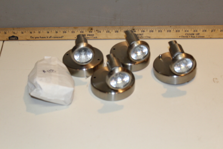 lot 118 image: Lightning fixtures
