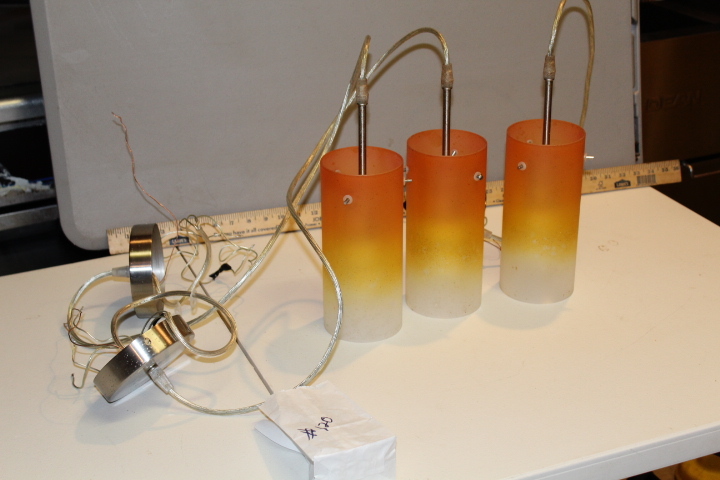 lot 120 image: Lighting fixtures